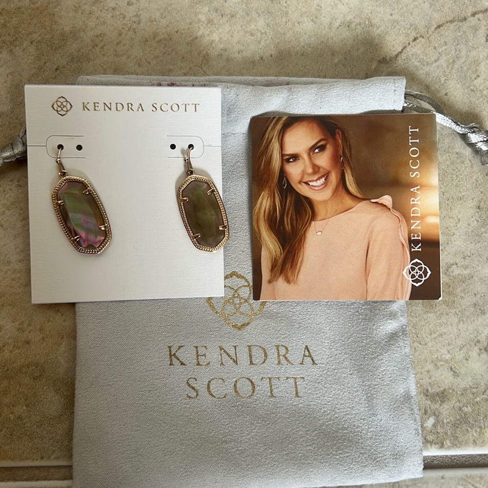 Kendra Scott drop earrings